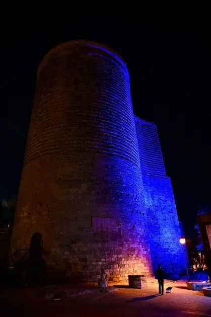 Bakı onlar üçün maviyə büründü – FOTOLAR