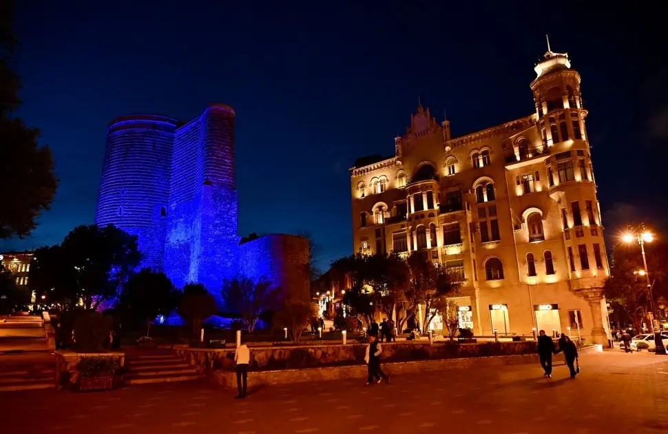 Bakı onlar üçün maviyə büründü – FOTOLAR