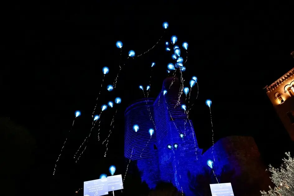 Bakı onlar üçün maviyə büründü – FOTOLAR