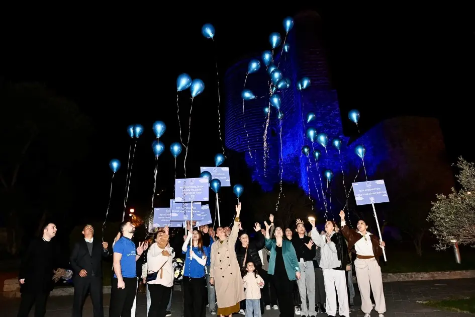 Bakı onlar üçün maviyə büründü – FOTOLAR