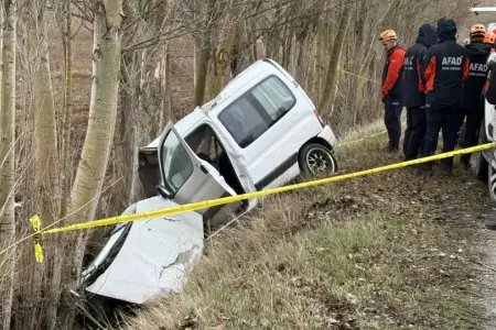 Türkiyədə xəstəxanaya gedən avtomobil qəzaya düşdü: 3 nəfər həlak oldu 