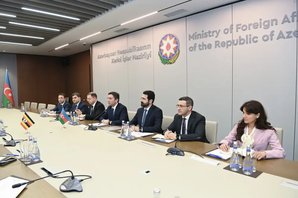 Ceyhun Bayramov uqandalı həmkarı ilə görüşdü