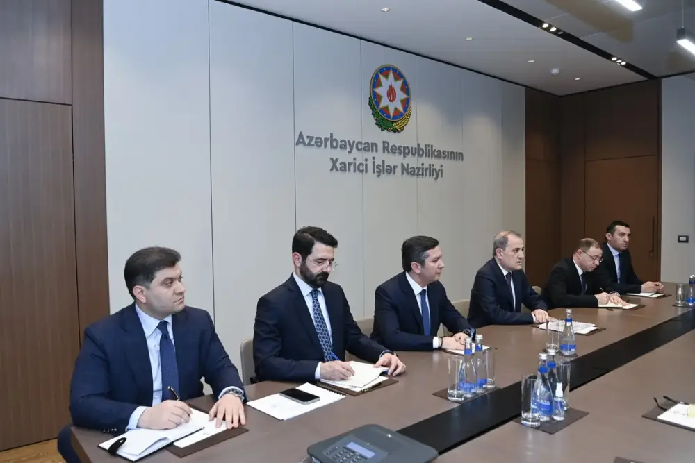 Ceyhun Bayramov uqandalı həmkarı ilə görüşdü