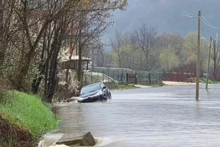 Fasiləsiz yağıntı subasmalara səbəb oldu – Bu ölkədə