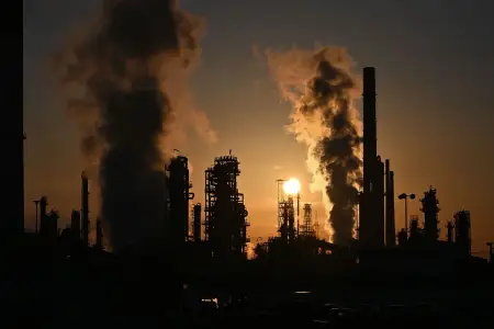 ABŞ və İsrail İranda neft-kimya şirkətlərinə zərbələr endirdi, ölənlər var