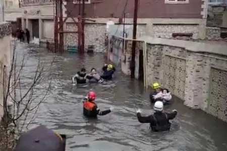Keşlədə evləri su basdı, insanlar təxliyyə olundu - VİDEO