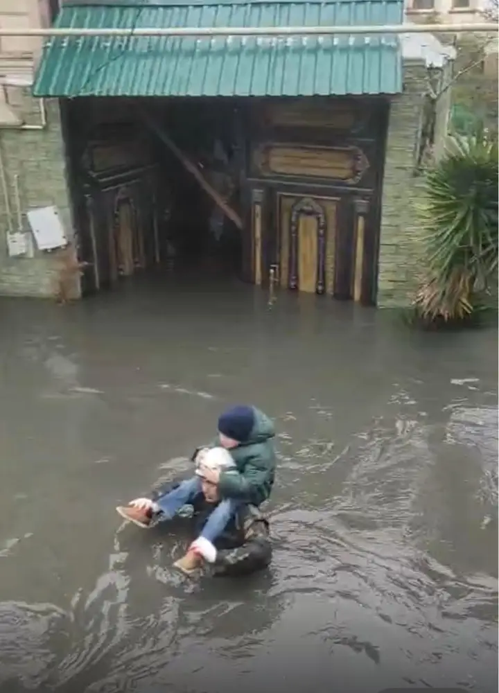 Keşlədə evləri su basdı - VİDEO