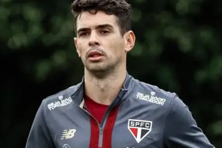 Tanınmış futbolçu karyerasını bitirir