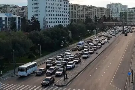 Yağıntılı hava ilə əlaqədar nəqliyyatın hərəkəti çətinləşdi - YENİLƏNDİ