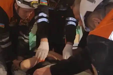 Bakıda yaşayış evi çökdü - Xəsarət alan var