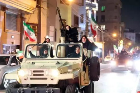 Hər kəs İrandan yayılan bu görüntülərdən danışır: Qadınlar silahlanıb...