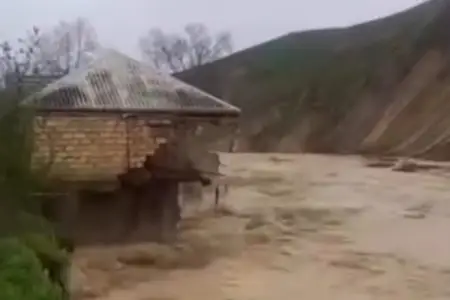 Şabranda evi sel apardı – VİDEO