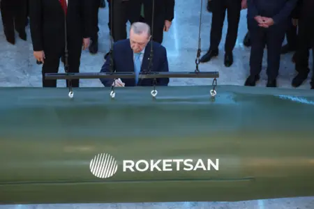 Ərdoğan Türkiyənin ilk hipersəsli ballistik raketinə imza atdı - Fotolar