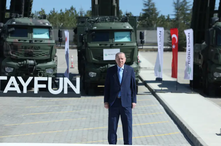 Ərdoğan Türkiyənin ilk hipersəsli ballistik raketinə imza atdı - Fotolar