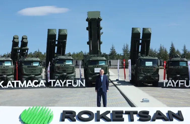 Ərdoğan Türkiyənin ilk hipersəsli ballistik raketinə imza atdı - Fotolar