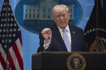 Tramp iki həftəlik atəşkəsə razılıq verdi