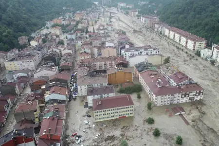 Aramsız yağışlar Türkiyədə fəsadlara yol açdı 