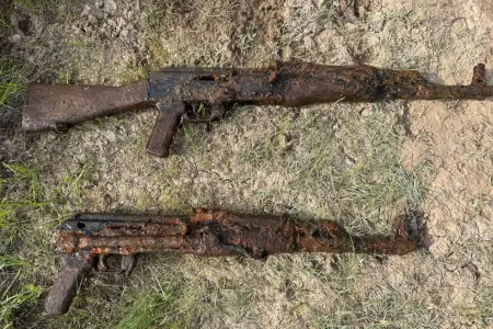 Saatlıda su kanalından 2 avtomat tapıldı