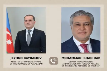 Ceyhun Bayramov pakistanlı həmkarı ilə danışdı