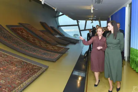 Litvanın Baş naziri Xalça Muzeyini ziyarət etdi – FOTOLAR
