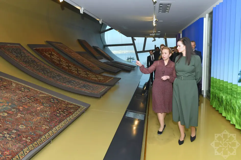 Litvanın Baş naziri Xalça Muzeyini ziyarət etdi – FOTOLAR