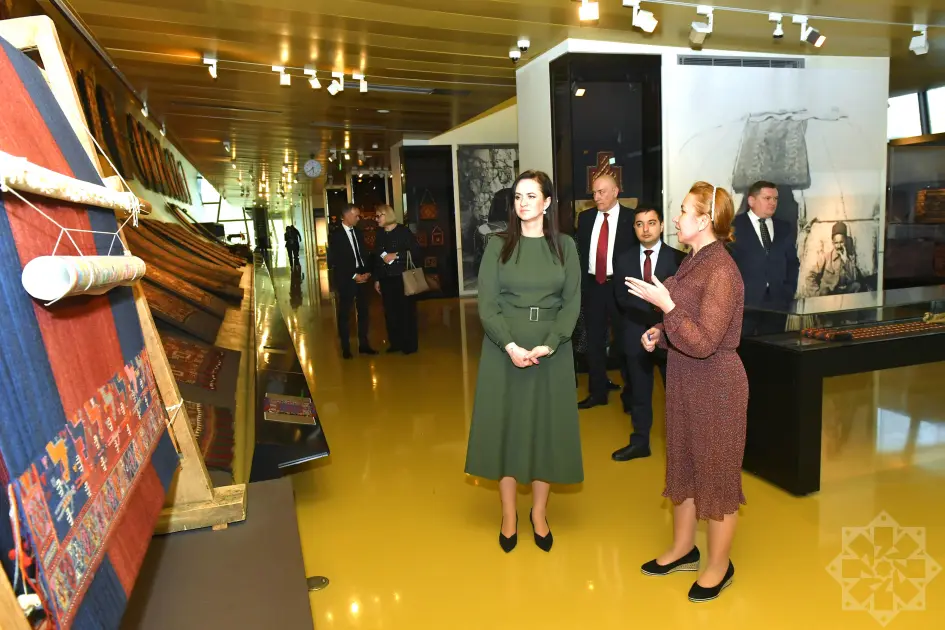 Litvanın Baş naziri Xalça Muzeyini ziyarət etdi – FOTOLAR