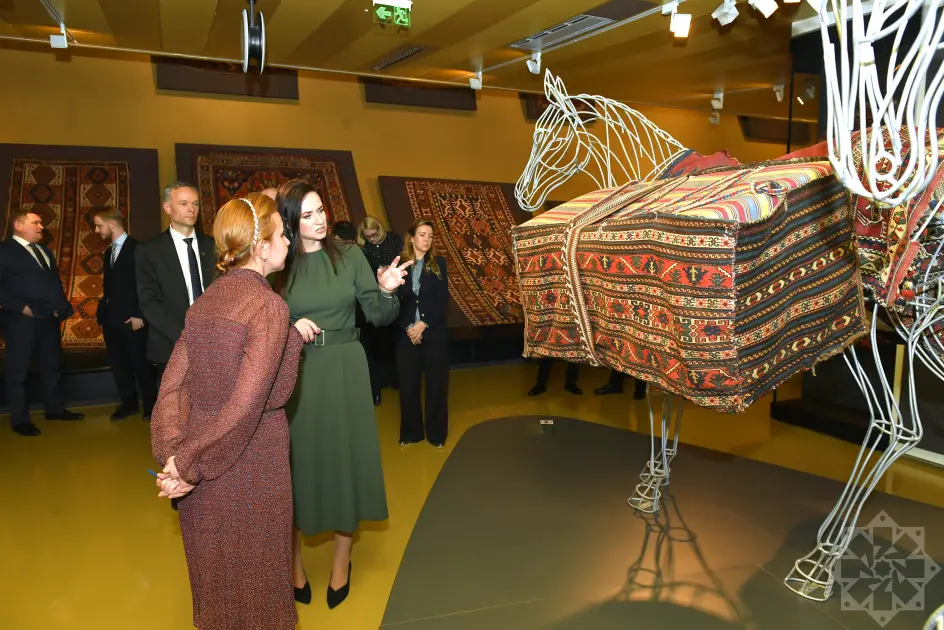 Litvanın Baş naziri Xalça Muzeyini ziyarət etdi – FOTOLAR