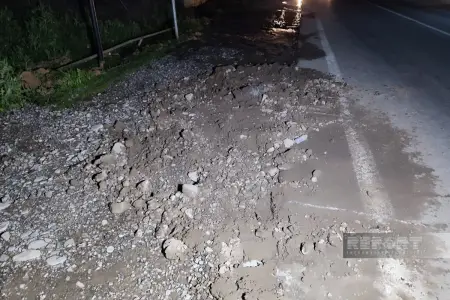 Kürdəmirdə magistral su boru kəməri partladı