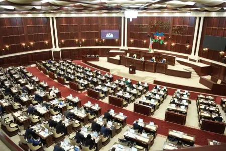 Milli Məclisin plenar iclası başladı