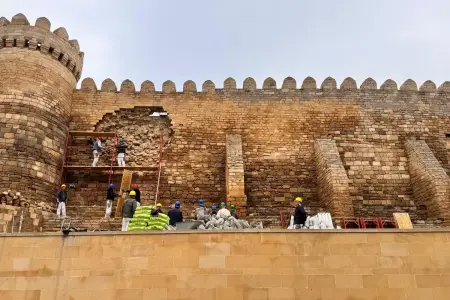 İçərişəhərdə qala divarının bərpası üçün tədbirlər görülür