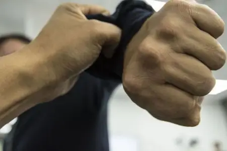 Məktəbdə insident: müəllim valideyni döydü