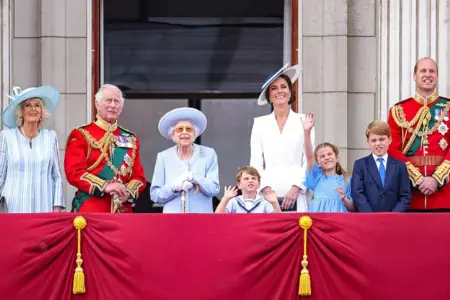 Kraliçanın 100 illik yubileyi keçiriləcək