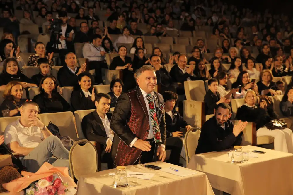 Bir kubok, min gülüş, bir əbədi ad!