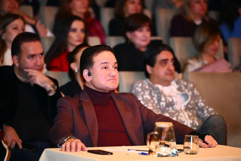 Bir kubok, min gülüş, bir əbədi ad!