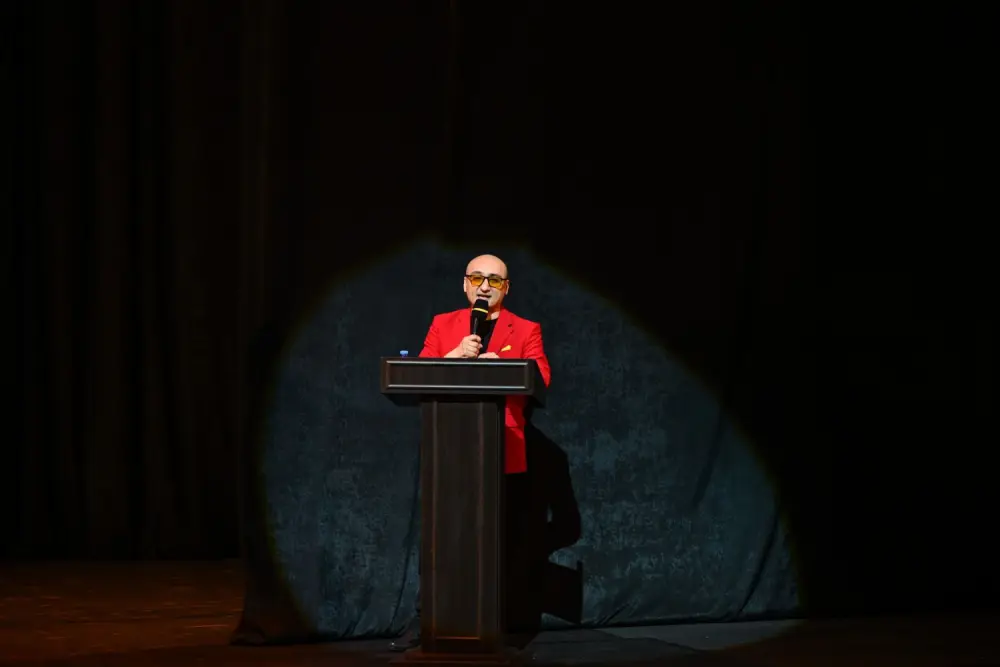 Bir kubok, min gülüş, bir əbədi ad!