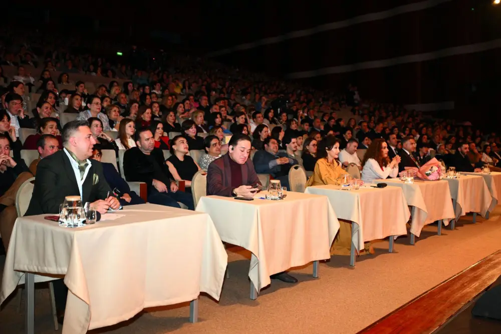 Bir kubok, min gülüş, bir əbədi ad!