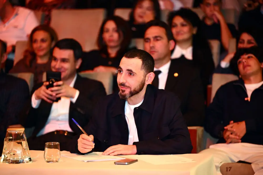 Bir kubok, min gülüş, bir əbədi ad!