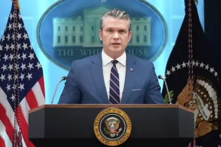 "İki ABŞ gəmisi Hörmüzdən keçdi" – Heqset