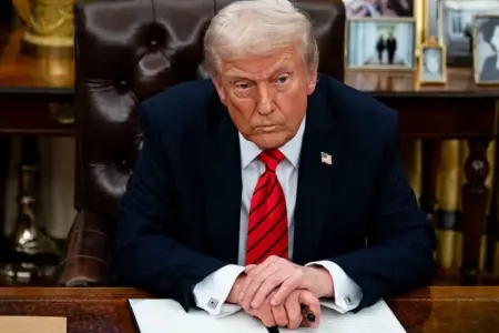 Tramp Hörmüz boğazının blokadasını açıqladı