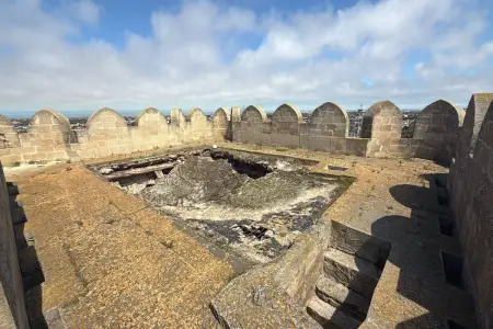 Böyük Mərdəkan qəsrində çökmə oldu - Foto 