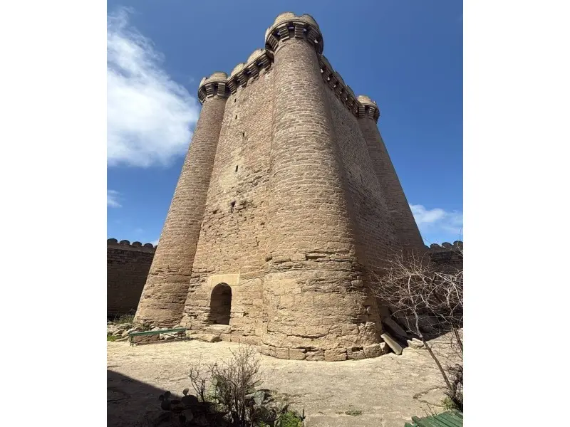 Böyük Mərdəkan qəsrində çökmə oldu - Foto 