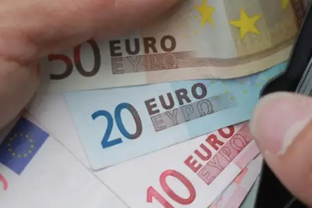 Daha bir ölkə avroya keçmək istəyir