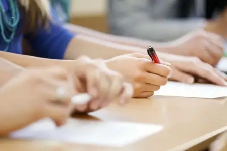 İxtisas seçimi “biznesə” çevrilib – Abituriyentlər niyə qərarı başqalarına həvalə edirlər? 