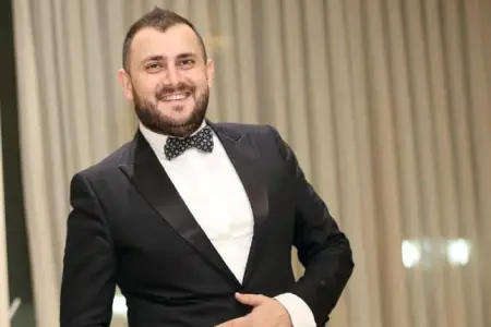 Murad Arifin ansamblının olduğu maşın selə düşdü – VİDEO