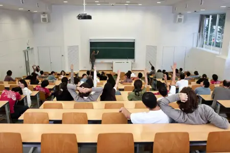 Məktəb tualetlərində kameralar quraşdırılır - Bu ölkədə 