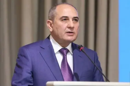 Tahir Budaqovu Azər Mursaqulovla əvəzlədi