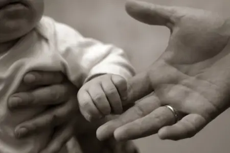 Subayların övladlığa uşaq götürməsi – “Avropadan gələn tendensiyadır”