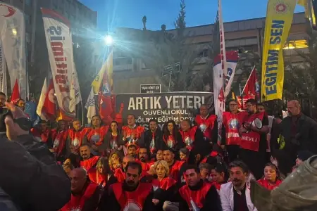 Məktəblərə hücumdan sonra müəllimlər ayağa qalxdı - Video