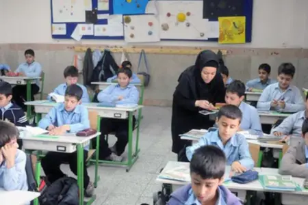 İran distant təhsilə keçir