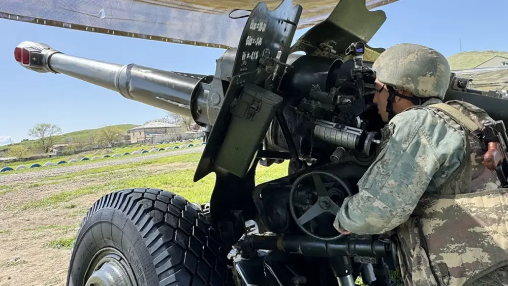 Zakir Həsənov azad olunmuş ərazilərdə xidmət edən şəxsi heyətlə görüşdü